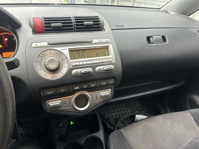 Черный Хонда Джаз, объемом двигателя 1.4 л и пробегом 200 тыс. км за 2600 $, фото 6 на Automoto.ua