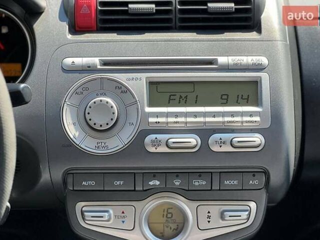 Червоний Хонда Джаз, об'ємом двигуна 1.34 л та пробігом 214 тис. км за 3800 $, фото 16 на Automoto.ua