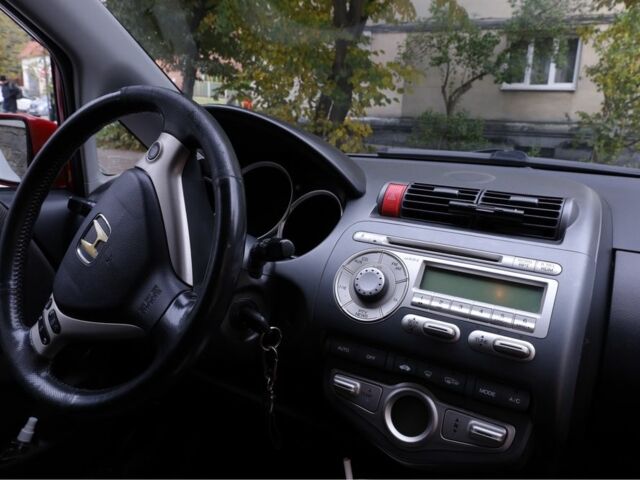 Красный Хонда Джаз, объемом двигателя 1.3 л и пробегом 137 тыс. км за 4700 $, фото 1 на Automoto.ua