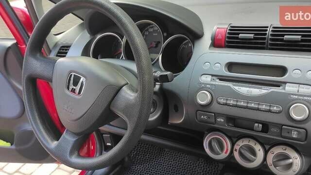 Красный Хонда Джаз, объемом двигателя 1.2 л и пробегом 139 тыс. км за 5150 $, фото 3 на Automoto.ua