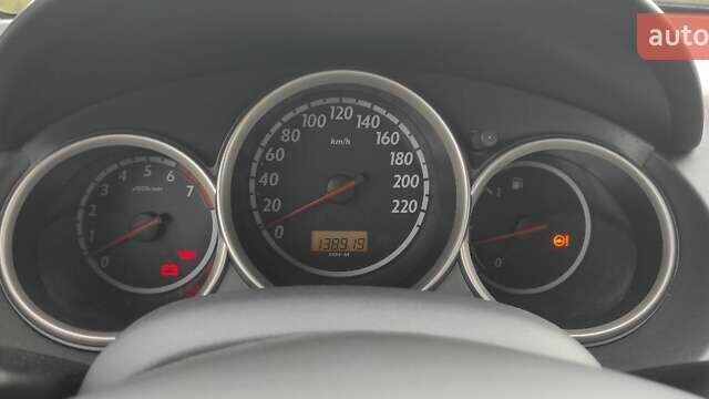 Красный Хонда Джаз, объемом двигателя 1.2 л и пробегом 139 тыс. км за 5150 $, фото 4 на Automoto.ua