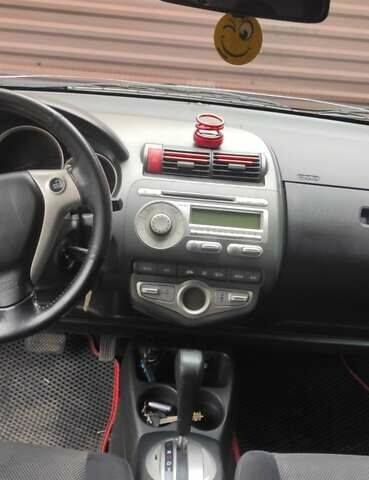 Хонда Джаз 2007 в Никополе на Automoto.ua Красный Хонда Джаз, объемом двигателя 1.34 л и пробегом 128 тыс. км за 5650 $, фото 3 на Automoto.ua