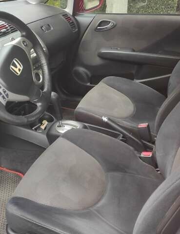 Хонда Джаз 2007 в Никополе на Automoto.ua Красный Хонда Джаз, объемом двигателя 1.34 л и пробегом 128 тыс. км за 5650 $, фото 10 на Automoto.ua