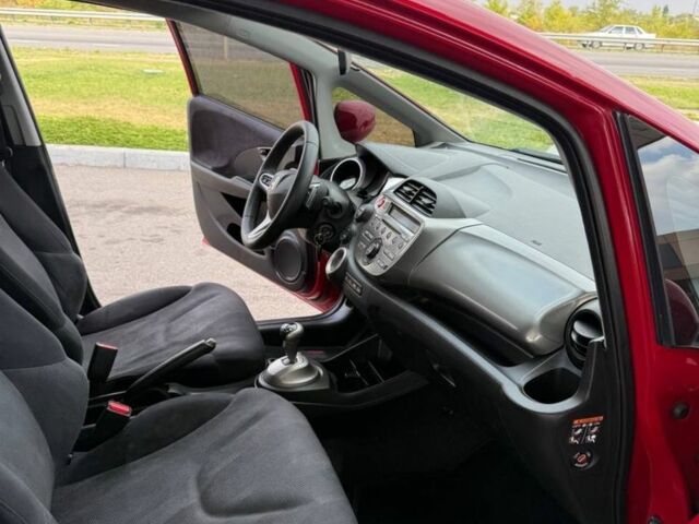 Червоний Хонда Джаз, об'ємом двигуна 0 л та пробігом 208 тис. км за 7777 $, фото 13 на Automoto.ua