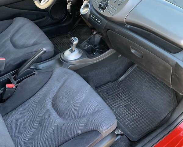 Червоний Хонда Джаз, об'ємом двигуна 1.34 л та пробігом 162 тис. км за 5750 $, фото 13 на Automoto.ua