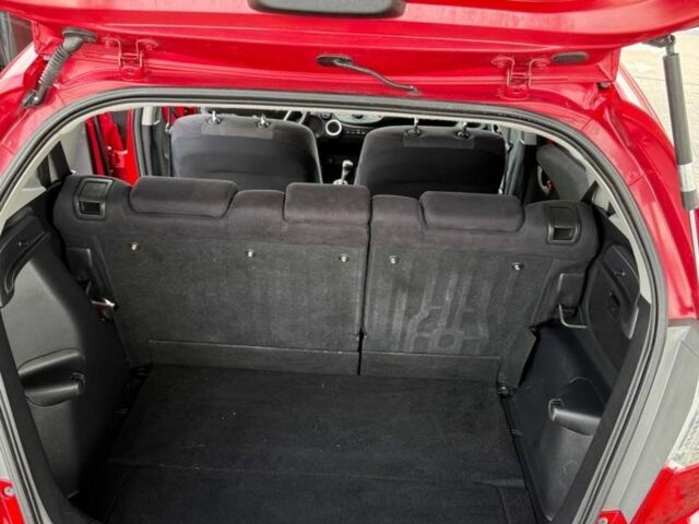 Червоний Хонда Джаз, об'ємом двигуна 0 л та пробігом 208 тис. км за 7777 $, фото 16 на Automoto.ua