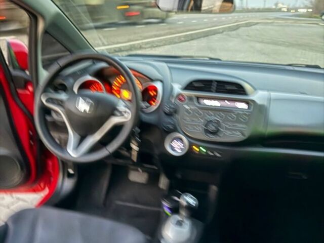 Червоний Хонда Джаз, об'ємом двигуна 0 л та пробігом 190 тис. км за 7999 $, фото 9 на Automoto.ua