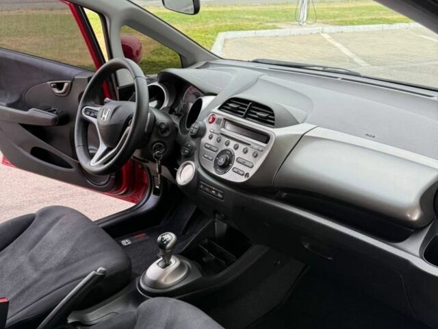 Червоний Хонда Джаз, об'ємом двигуна 0 л та пробігом 208 тис. км за 7777 $, фото 12 на Automoto.ua