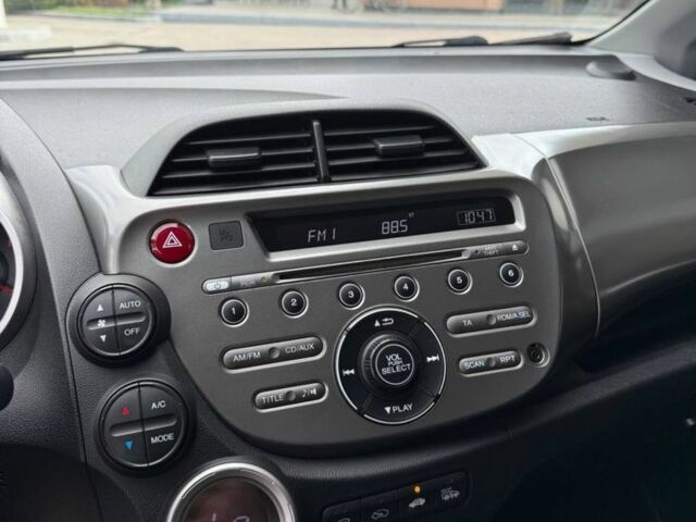 Червоний Хонда Джаз, об'ємом двигуна 0 л та пробігом 208 тис. км за 7777 $, фото 14 на Automoto.ua