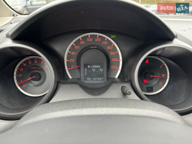 Красный Хонда Джаз, объемом двигателя 1.34 л и пробегом 107 тыс. км за 9500 $, фото 21 на Automoto.ua