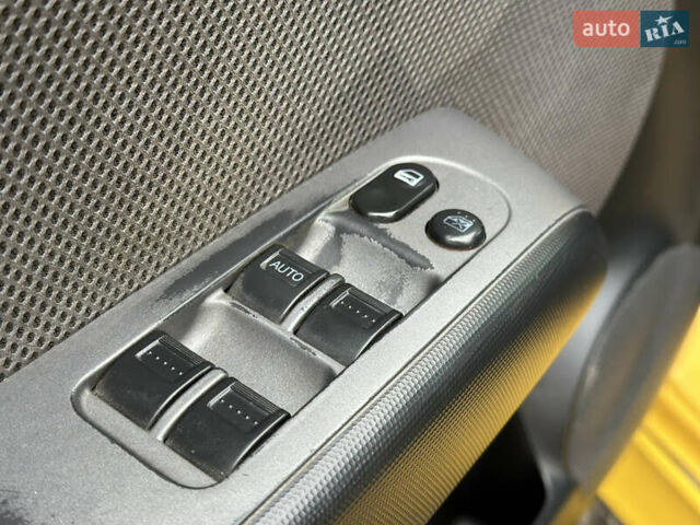 Желтый Хонда Джаз, объемом двигателя 1.4 л и пробегом 230 тыс. км за 4799 $, фото 7 на Automoto.ua