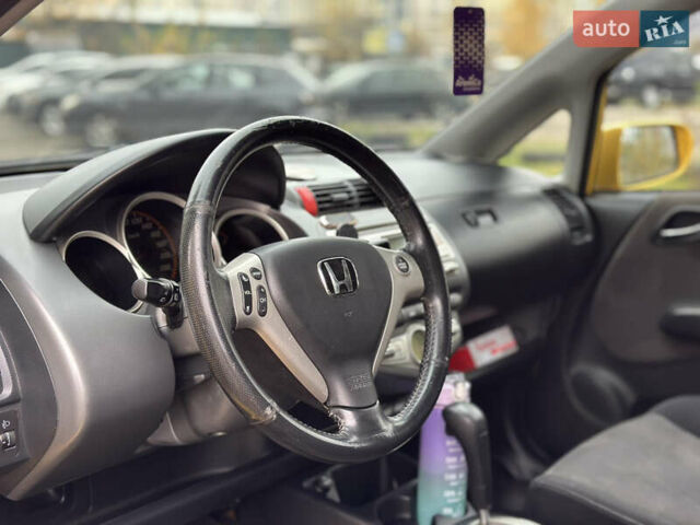 Желтый Хонда Джаз, объемом двигателя 1.4 л и пробегом 230 тыс. км за 4799 $, фото 6 на Automoto.ua