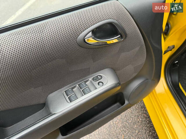 Жовтий Хонда Джаз, об'ємом двигуна 1.4 л та пробігом 137 тис. км за 6450 $, фото 13 на Automoto.ua