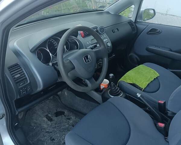 Серый Хонда Джаз, объемом двигателя 1.4 л и пробегом 280 тыс. км за 3500 $, фото 8 на Automoto.ua