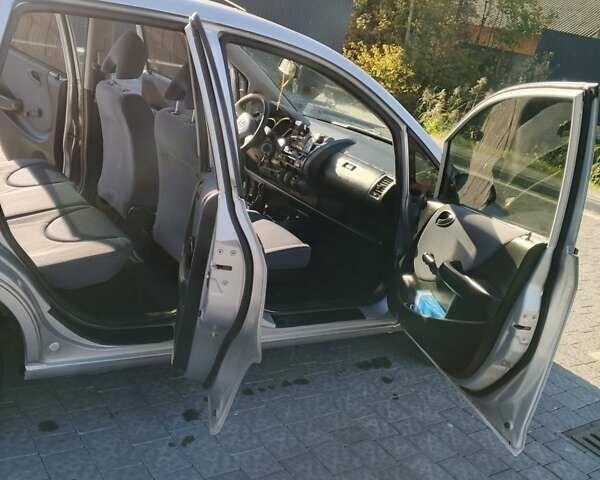Серый Хонда Джаз, объемом двигателя 1.34 л и пробегом 167 тыс. км за 3900 $, фото 18 на Automoto.ua