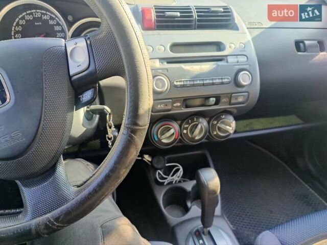 Серый Хонда Джаз, объемом двигателя 1.34 л и пробегом 295 тыс. км за 3749 $, фото 4 на Automoto.ua