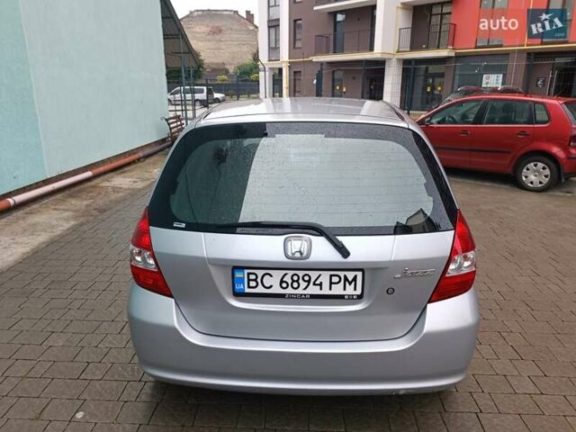 Серый Хонда Джаз, объемом двигателя 1.2 л и пробегом 147 тыс. км за 3800 $, фото 4 на Automoto.ua