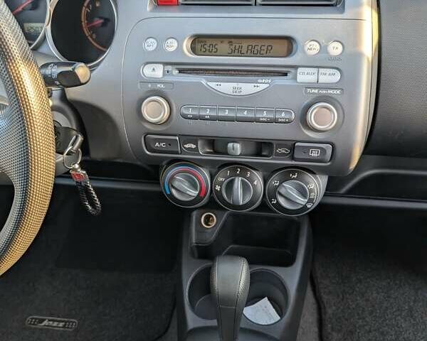 Серый Хонда Джаз, объемом двигателя 1.4 л и пробегом 125 тыс. км за 5850 $, фото 46 на Automoto.ua