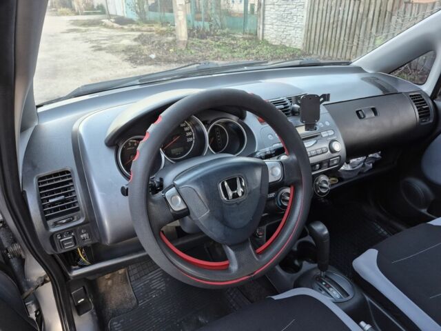 Серый Хонда Джаз, объемом двигателя 1.4 л и пробегом 208 тыс. км за 4500 $, фото 4 на Automoto.ua