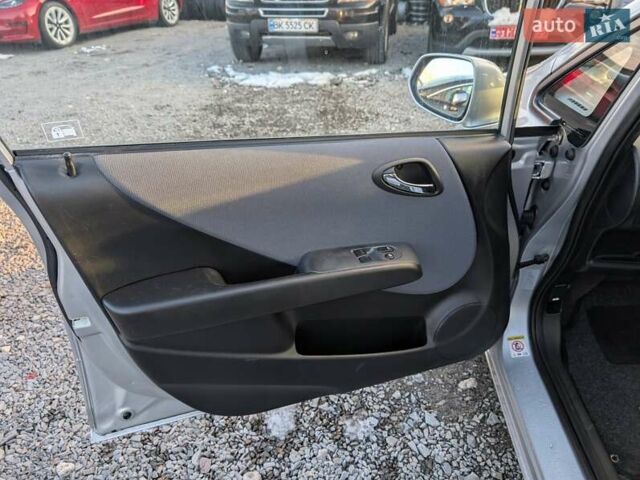 Серый Хонда Джаз, объемом двигателя 1.4 л и пробегом 125 тыс. км за 5850 $, фото 24 на Automoto.ua