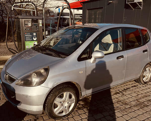 Серый Хонда Джаз, объемом двигателя 1.34 л и пробегом 268 тыс. км за 3800 $, фото 4 на Automoto.ua