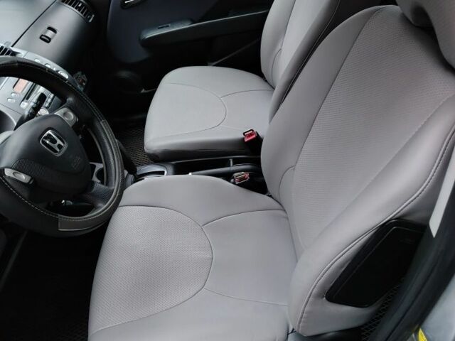 Серый Хонда Джаз, объемом двигателя 1.3 л и пробегом 270 тыс. км за 4300 $, фото 5 на Automoto.ua