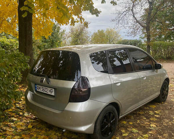 Серый Хонда Джаз, объемом двигателя 1.4 л и пробегом 225 тыс. км за 4990 $, фото 6 на Automoto.ua