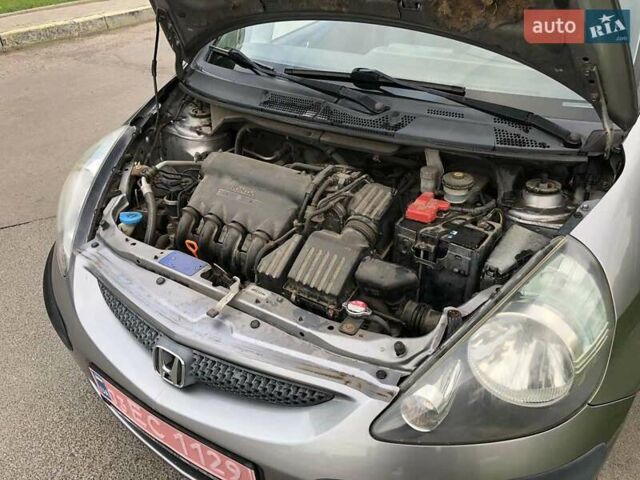 Серый Хонда Джаз, объемом двигателя 1.34 л и пробегом 260 тыс. км за 3700 $, фото 16 на Automoto.ua