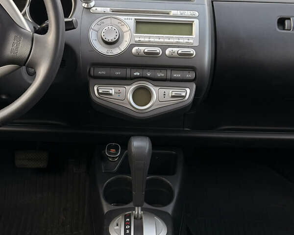 Серый Хонда Джаз, объемом двигателя 1.4 л и пробегом 173 тыс. км за 5000 $, фото 8 на Automoto.ua