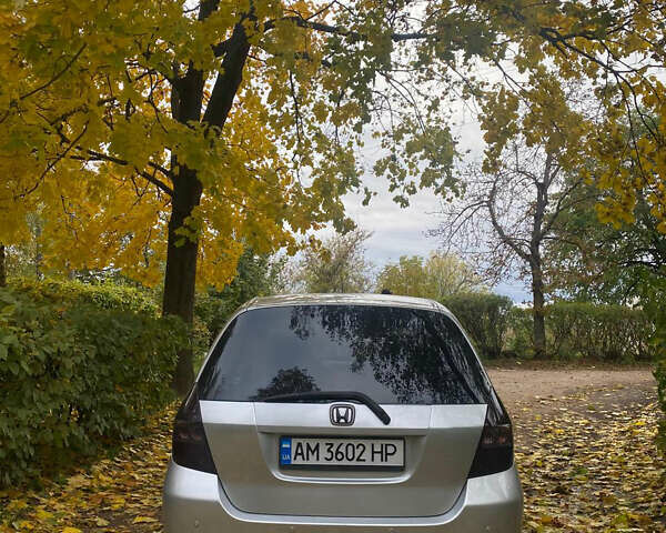 Серый Хонда Джаз, объемом двигателя 1.4 л и пробегом 225 тыс. км за 4990 $, фото 2 на Automoto.ua