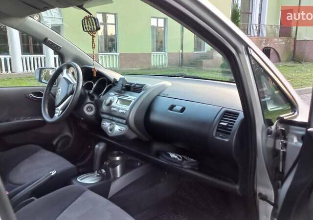 Сірий Хонда Джаз, об'ємом двигуна 1.34 л та пробігом 213 тис. км за 5000 $, фото 11 на Automoto.ua