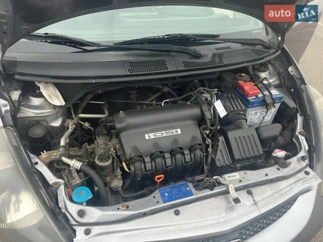 Сірий Хонда Джаз, об'ємом двигуна 1.3 л та пробігом 272 тис. км за 4800 $, фото 12 на Automoto.ua