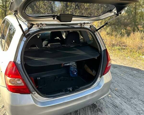 Серый Хонда Джаз, объемом двигателя 1.34 л и пробегом 101 тыс. км за 4599 $, фото 2 на Automoto.ua