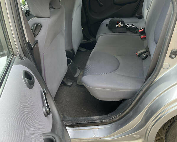 Серый Хонда Джаз, объемом двигателя 1.25 л и пробегом 224 тыс. км за 4800 $, фото 1 на Automoto.ua