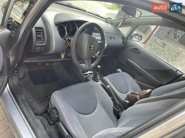 Серый Хонда Джаз, объемом двигателя 1.25 л и пробегом 224 тыс. км за 4800 $, фото 3 на Automoto.ua