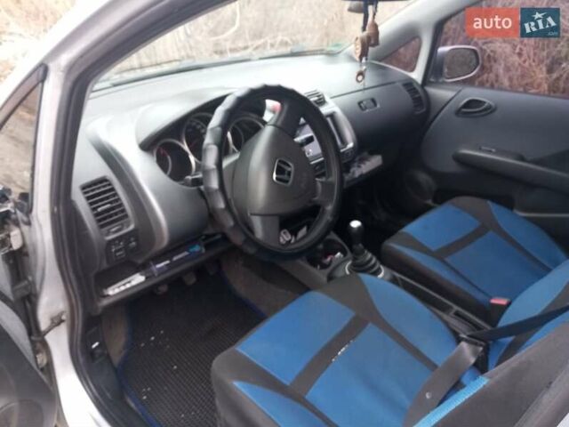 Сірий Хонда Джаз, об'ємом двигуна 1.3 л та пробігом 235 тис. км за 4800 $, фото 17 на Automoto.ua