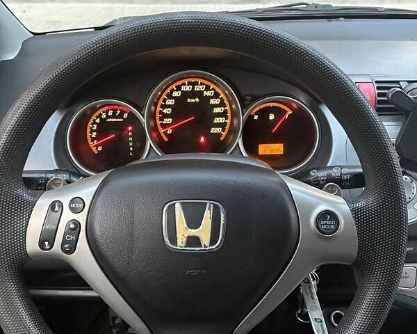 Серый Хонда Джаз, объемом двигателя 1.34 л и пробегом 213 тыс. км за 4790 $, фото 3 на Automoto.ua