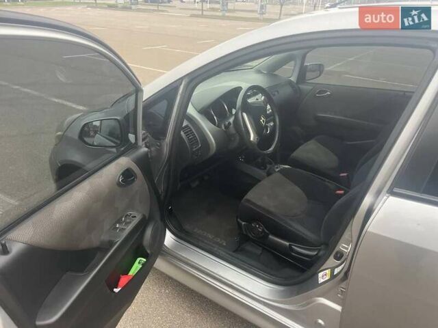 Сірий Хонда Джаз, об'ємом двигуна 1.3 л та пробігом 272 тис. км за 4800 $, фото 13 на Automoto.ua