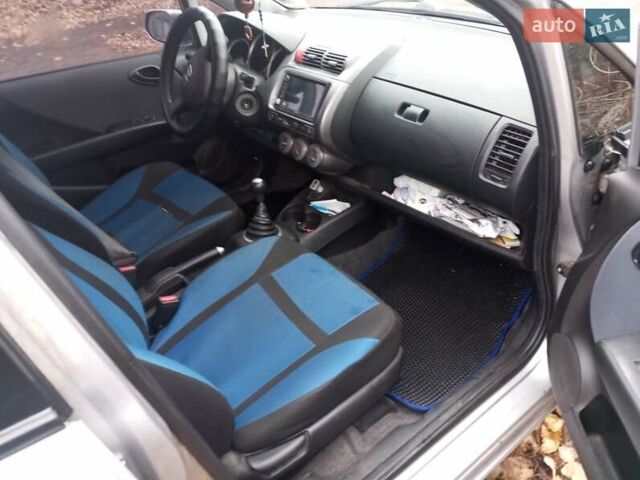 Сірий Хонда Джаз, об'ємом двигуна 1.3 л та пробігом 235 тис. км за 4800 $, фото 13 на Automoto.ua