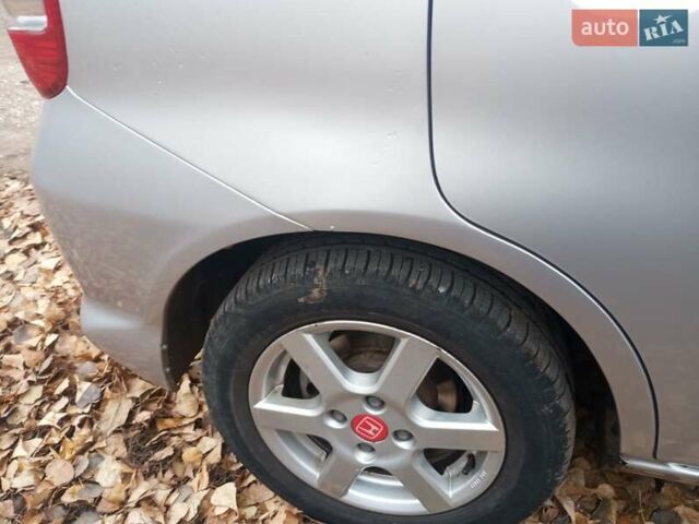 Сірий Хонда Джаз, об'ємом двигуна 1.3 л та пробігом 235 тис. км за 4800 $, фото 9 на Automoto.ua