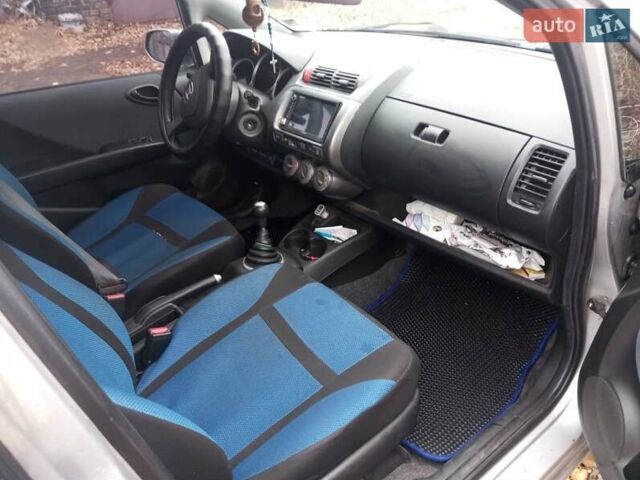 Сірий Хонда Джаз, об'ємом двигуна 1.3 л та пробігом 235 тис. км за 4800 $, фото 10 на Automoto.ua