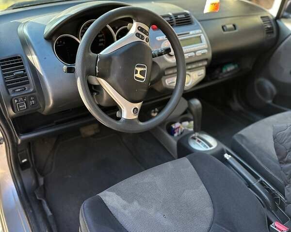 Серый Хонда Джаз, объемом двигателя 1.34 л и пробегом 101 тыс. км за 4599 $, фото 3 на Automoto.ua