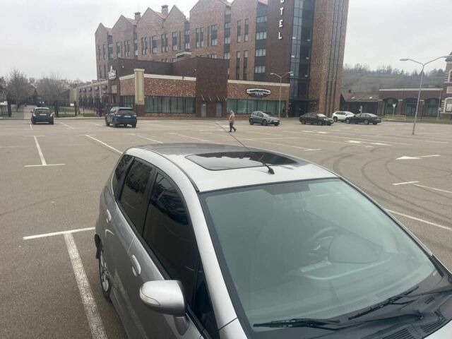 Сірий Хонда Джаз, об'ємом двигуна 1.3 л та пробігом 272 тис. км за 4800 $, фото 3 на Automoto.ua