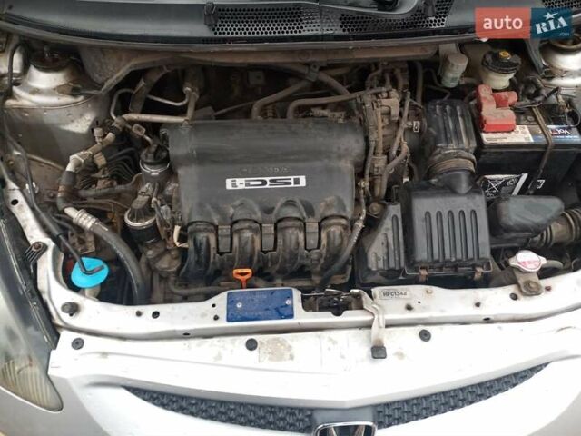 Сірий Хонда Джаз, об'ємом двигуна 1.3 л та пробігом 235 тис. км за 4800 $, фото 20 на Automoto.ua