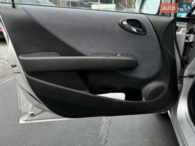 Сірий Хонда Джаз, об'ємом двигуна 0 л та пробігом 174 тис. км за 5600 $, фото 15 на Automoto.ua