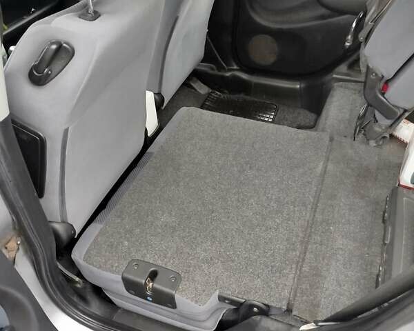 Сірий Хонда Джаз, об'ємом двигуна 1.25 л та пробігом 269 тис. км за 4100 $, фото 22 на Automoto.ua