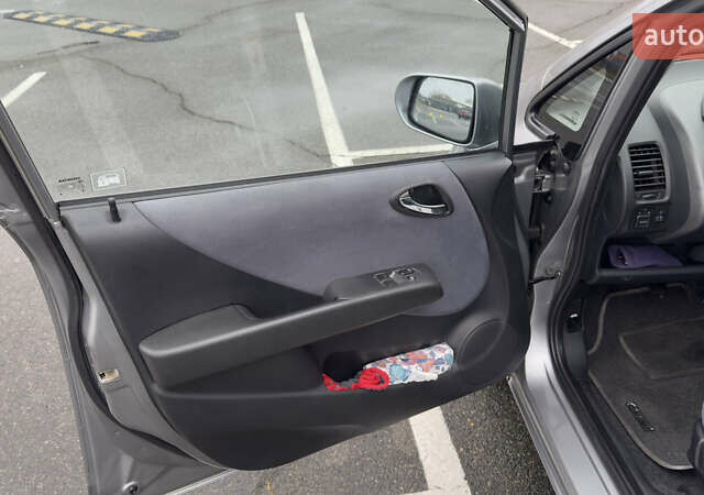 Серый Хонда Джаз, объемом двигателя 1.34 л и пробегом 205 тыс. км за 4500 $, фото 6 на Automoto.ua