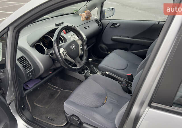 Серый Хонда Джаз, объемом двигателя 1.34 л и пробегом 205 тыс. км за 4500 $, фото 7 на Automoto.ua