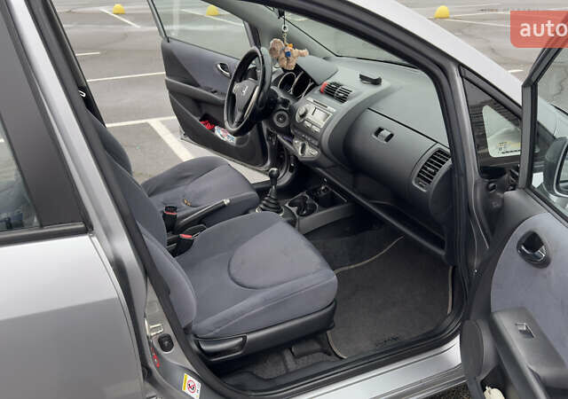 Серый Хонда Джаз, объемом двигателя 1.34 л и пробегом 205 тыс. км за 4500 $, фото 2 на Automoto.ua