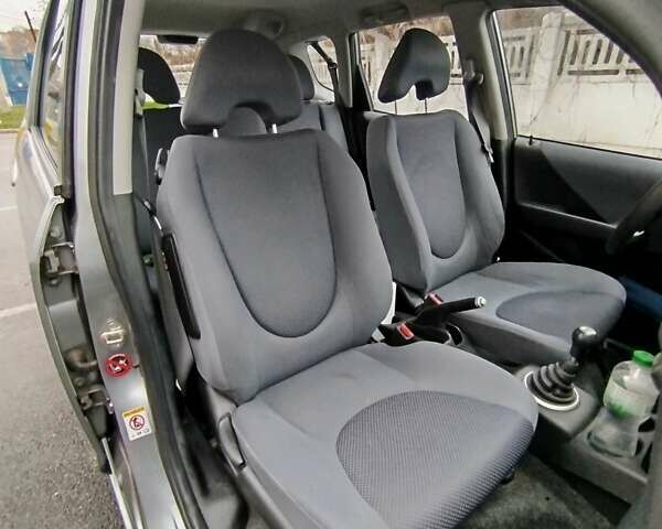 Сірий Хонда Джаз, об'ємом двигуна 1.25 л та пробігом 269 тис. км за 4100 $, фото 13 на Automoto.ua